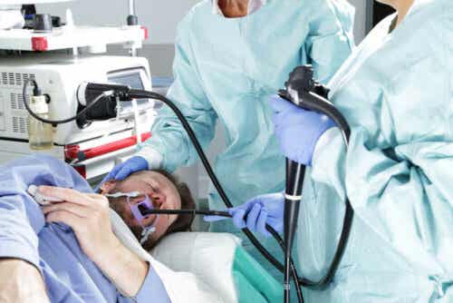 Man ondergaat een medische procedure