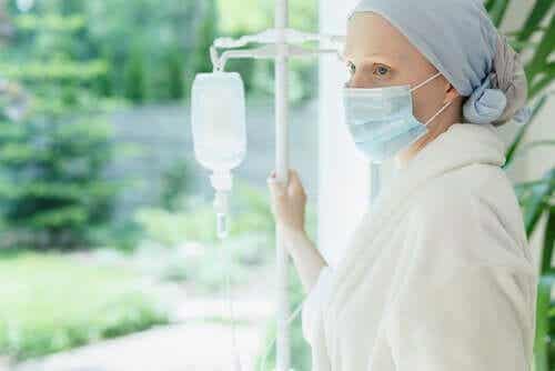 Vrouw met kanker in het ziekenhuis