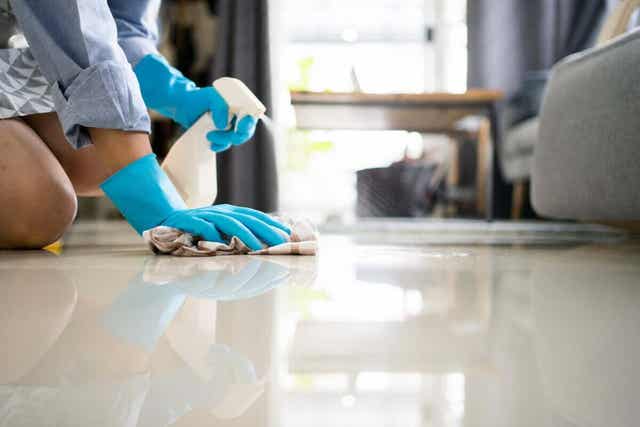 Schoonmaken van de vloer