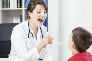 Faryngotonsillitis: symptomen, oorzaken en behandeling