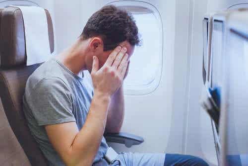 Hoe stress en ongemak in het vliegtuig te vermijden