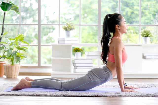 Er zijn verschillende yogahoudingen die kunnen helpen