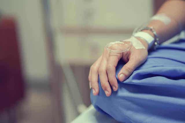 Iemand krijgt chemotherapie