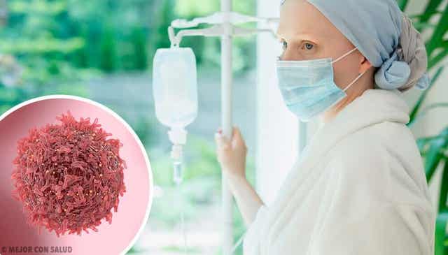 Vrouw met kanker heeft een infuus