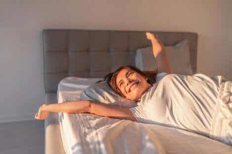 Vermijd stress bij het wakker worden om een gelukkige dag te hebben