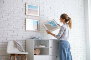 7 tips om foto's op te hangen zonder de muur te verpesten