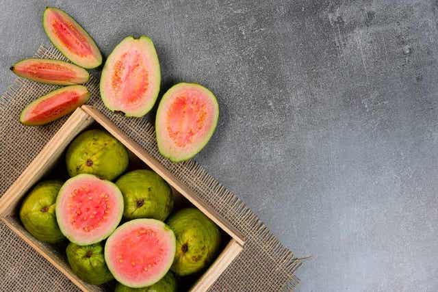 Guave behoort tot het fruit dat de minste koolhydraten bevat