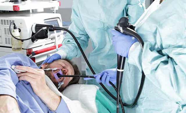 Intraveneuze anesthesie samen met een opioïde
