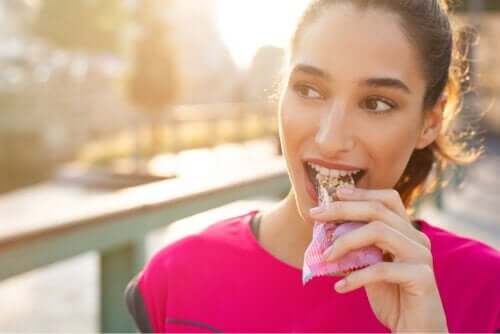 5 ultrabewerkte snacks die gezond worden genoemd