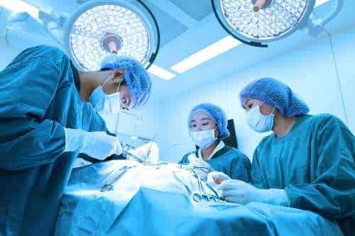 Operatie in een operatiekamer