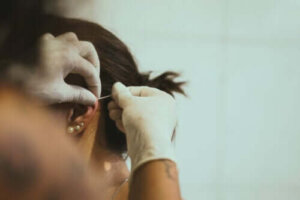 De soorten oorpiercings en hun risico’s
