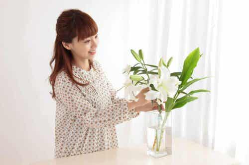 Vaas met witte bloemen