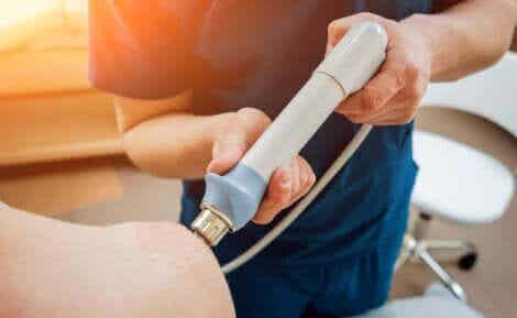 Elektrocauterisatie om ouderdomswratten te behandelen