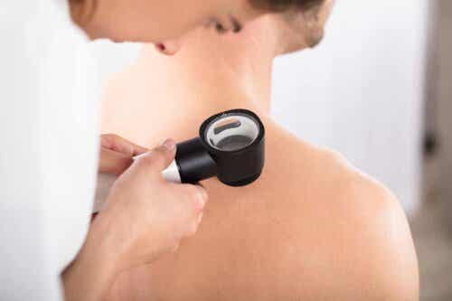 Een patiënt bij de dermatoloog