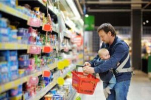 Commerciële babyvoeding kan volgens rapporten zware metalen bevatten