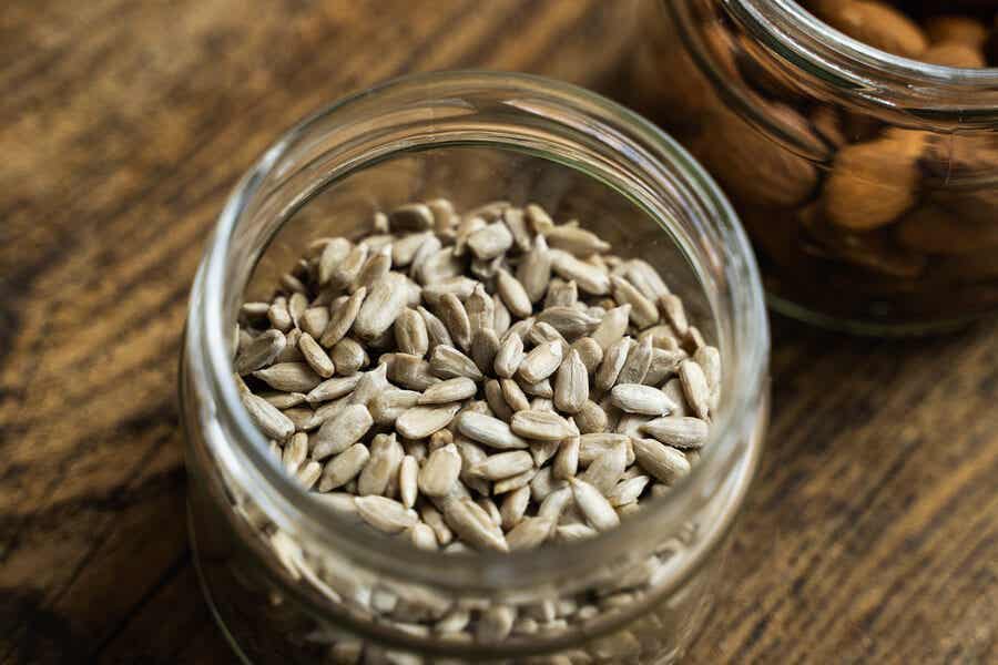 Pot met zonnebloempitten