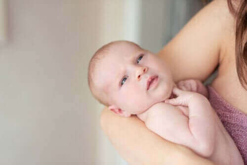 Wat moet ik doen als mijn baby borstvoeding weigert?