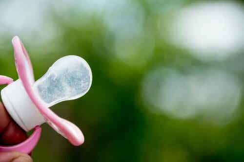 Een fopspeen kan een overbeet veroorzaken