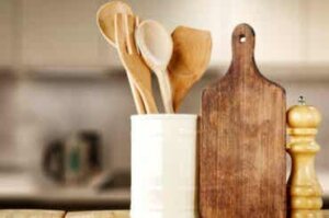 Houten kookgerei wassen en desinfecteren