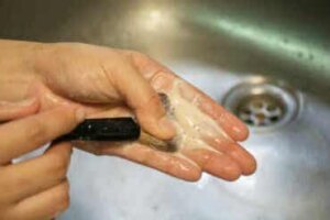 Cosmeticaproducten thuis schoonmaken en bewaren