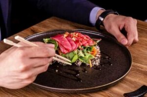 Kun je rauwe tonijn eten?
