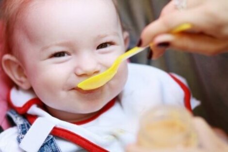 5 tekenen dat je baby honger kan hebben