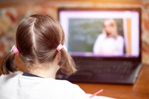 Hoe kan ik mijn kind helpen met online lessen volgen?