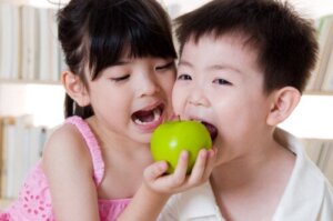 De meest effectieve huismiddeltjes voor constipatie bij kinderen