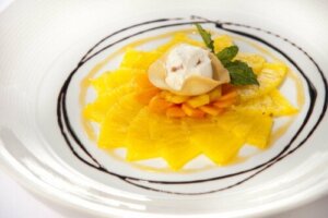 Ananas-carpaccio met ijs: een heerlijk recept