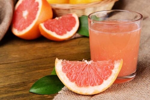 Is het goed om een grapefruit te eten op een lege maag?