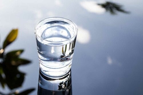 Hoe maak je alkalisch water en wat zijn de voordelen ervan?