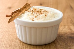 Probeer dit recept voor rijstpuddingcake