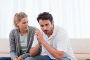 Waarom vinden we het moeilijk om oogcontact te houden bij het praten?