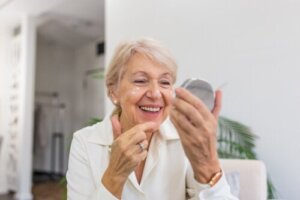 Hoe kun je een droge huid bij ouderen verzorgen?