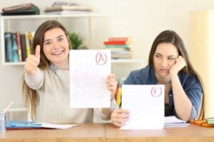 Is er zo'n ding als "goede jaloezie?" Dit is wat psychologen zeggen