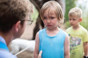 Ouders die hun kinderen gaslighten en de gevolgen