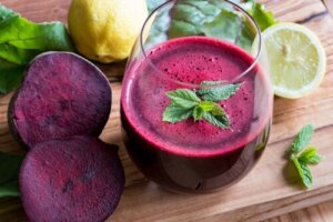 De 4 beste caloriearme sappen voor gewichtsverlies
