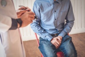 Scrotale massa's of knobbels: Oorzaken, symptomen en behandelingen