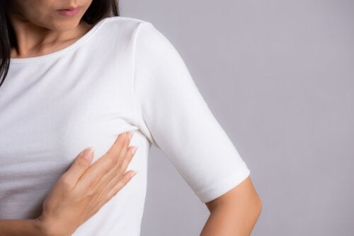 Tepelpijn: 9 oorzaken bij mannen en vrouwen