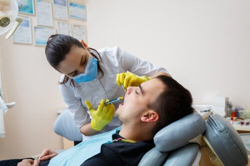 Plaatselijke verdoving in de tandheelkunde: de voordelen en risico's ervan