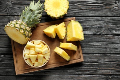 Wat is bromelaïne in ananas en waarvoor wordt het gebruikt?