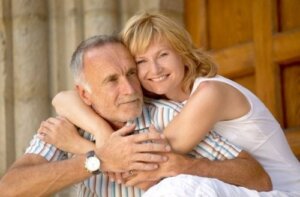 Waarom mannen van jongere vrouwen houden