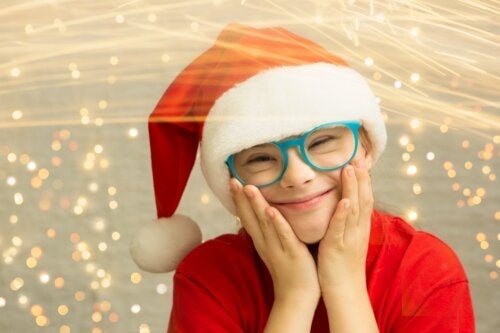 Kind met een kerstmuts op