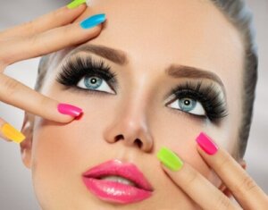 Geribbelde nagels: waarom het gebeurt en hoe kun je het herstellen?