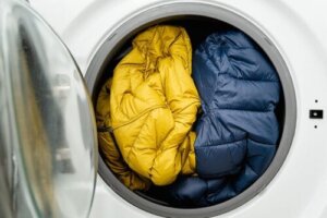 Vermijd deze 5 fouten bij het wassen van donsjassen om ze niet te verpesten