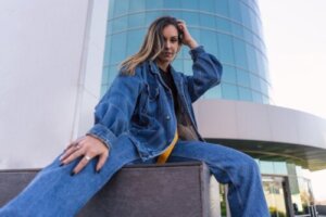 Straight leg jeans: wat ze zijn en hoe ze te combineren