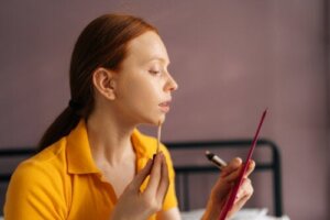 5 actieve ingrediënten die door acne aangetaste huid helpen te regenereren