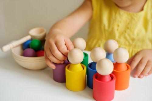 Montessori-speelgoed: voordelen en gebruik in de opvoeding van jonge kinderen