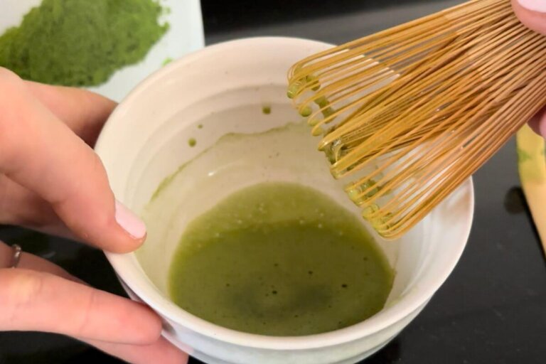 Matcha-thee bereiden: benodigdheden, recepten en trucs