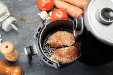 Hoe maak je sappige, gebruinde kipfilets in een airfryer?